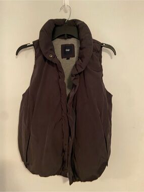 GAP Women's Puffer Vest in Brown
